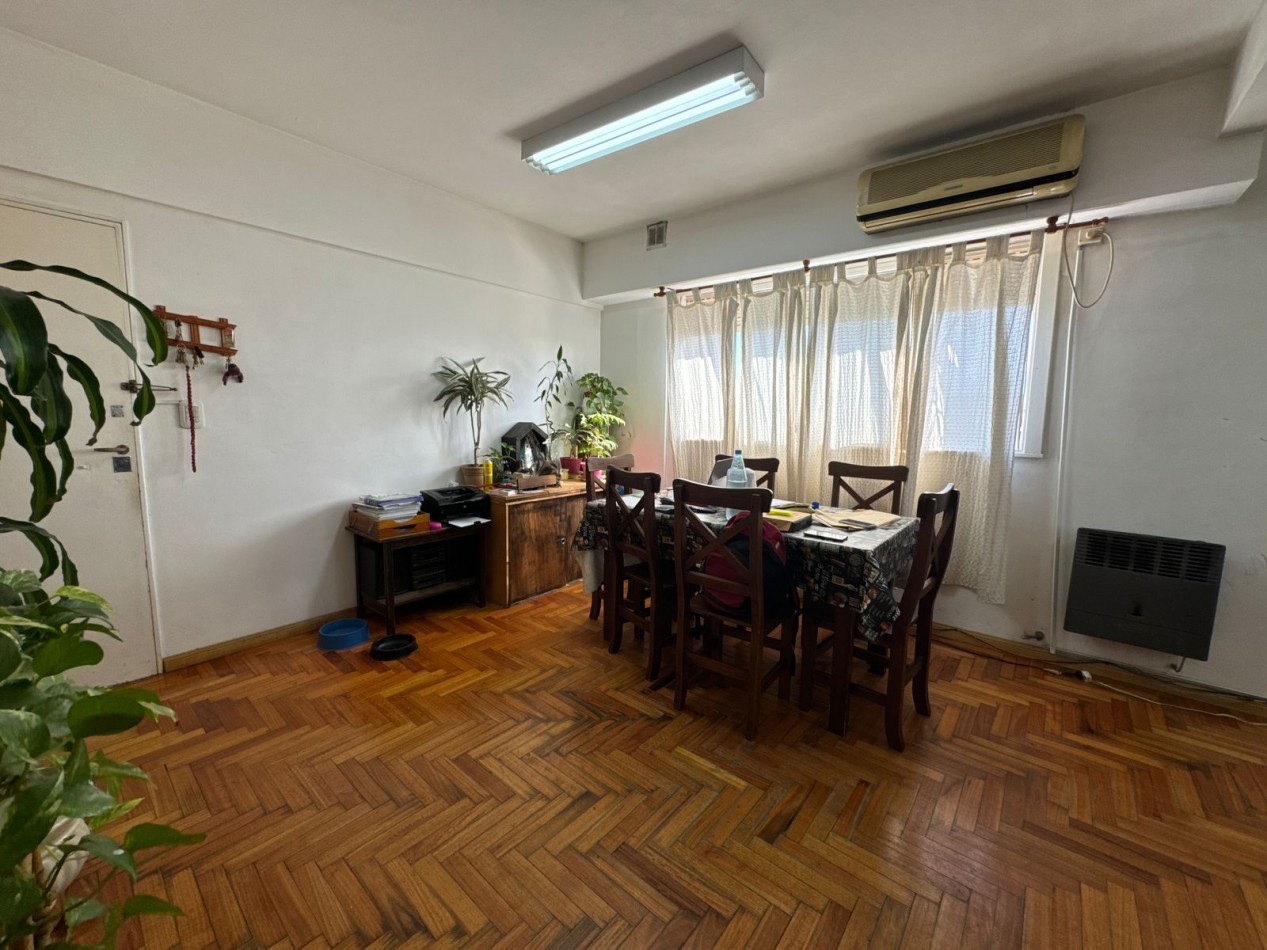 Se Vende Departamento cuatro ambientes (Monte Castro)