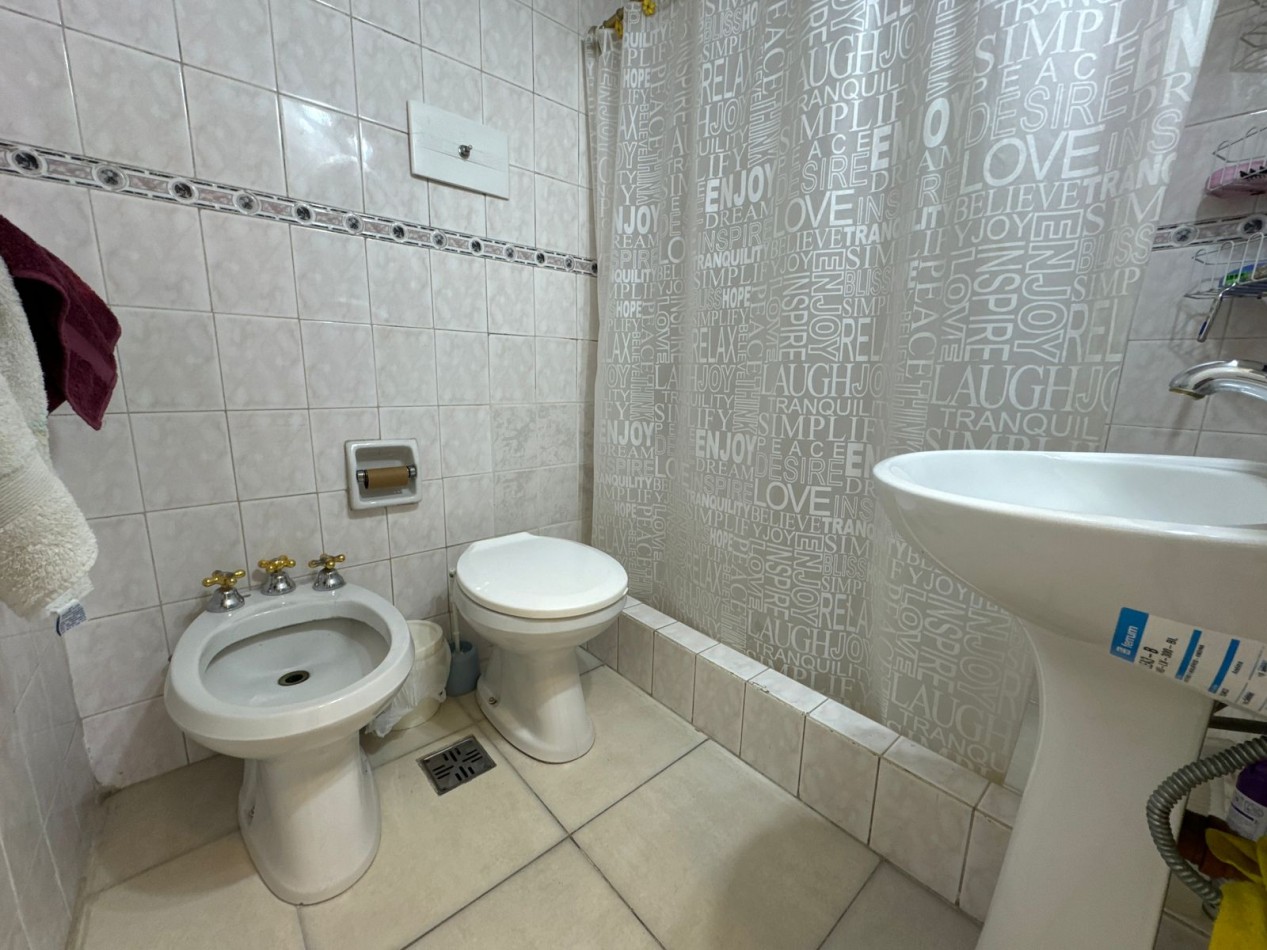 Se Vende Departamento cuatro ambientes (Monte Castro)