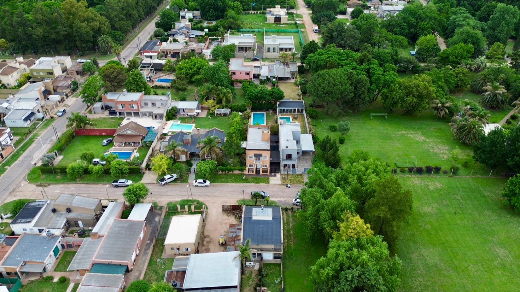 Se Vende Casa cuatro amb, con cochera, piscina (LOBOS)