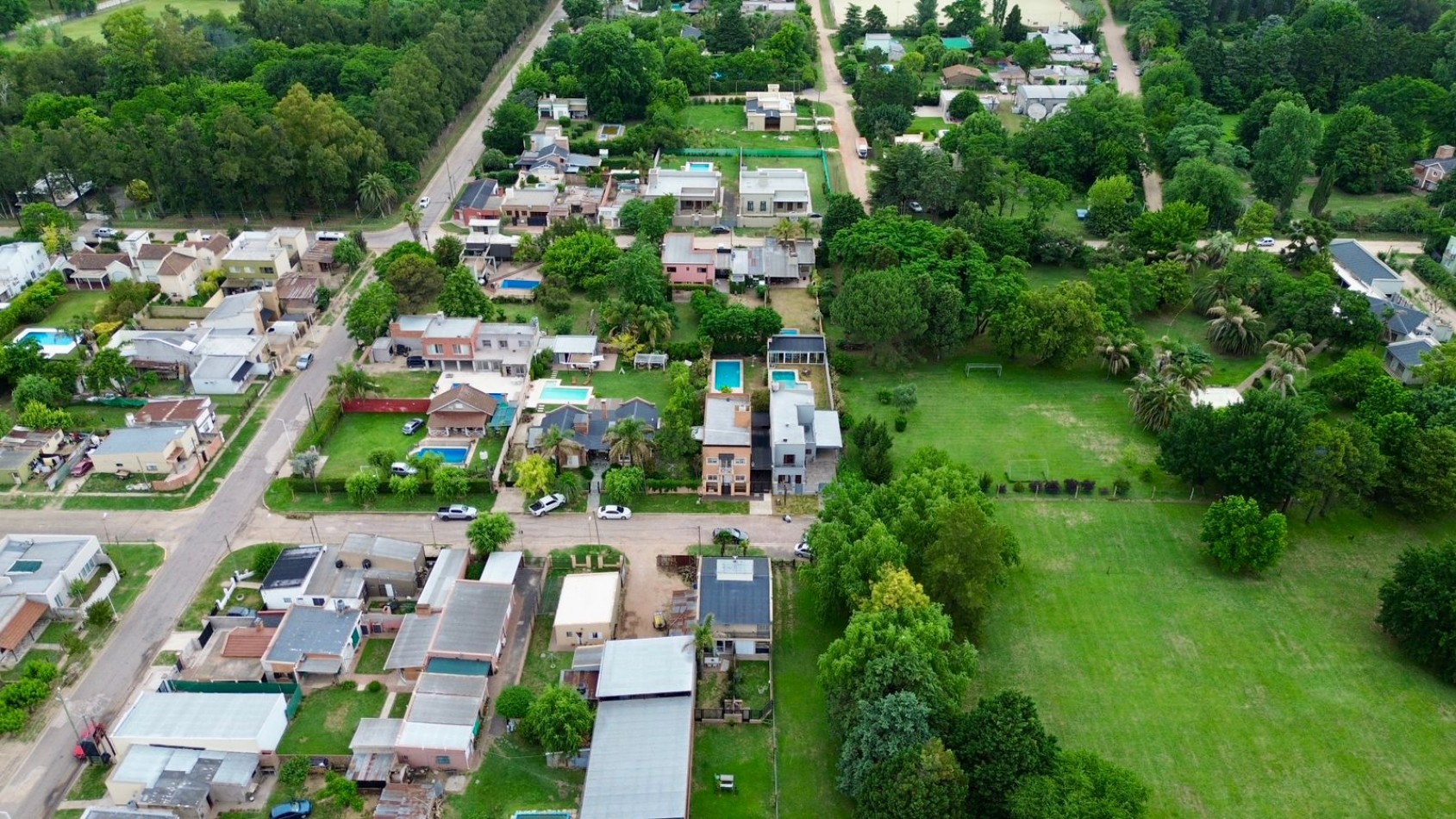 Se Vende Casa cuatro amb, con cochera, piscina (LOBOS)