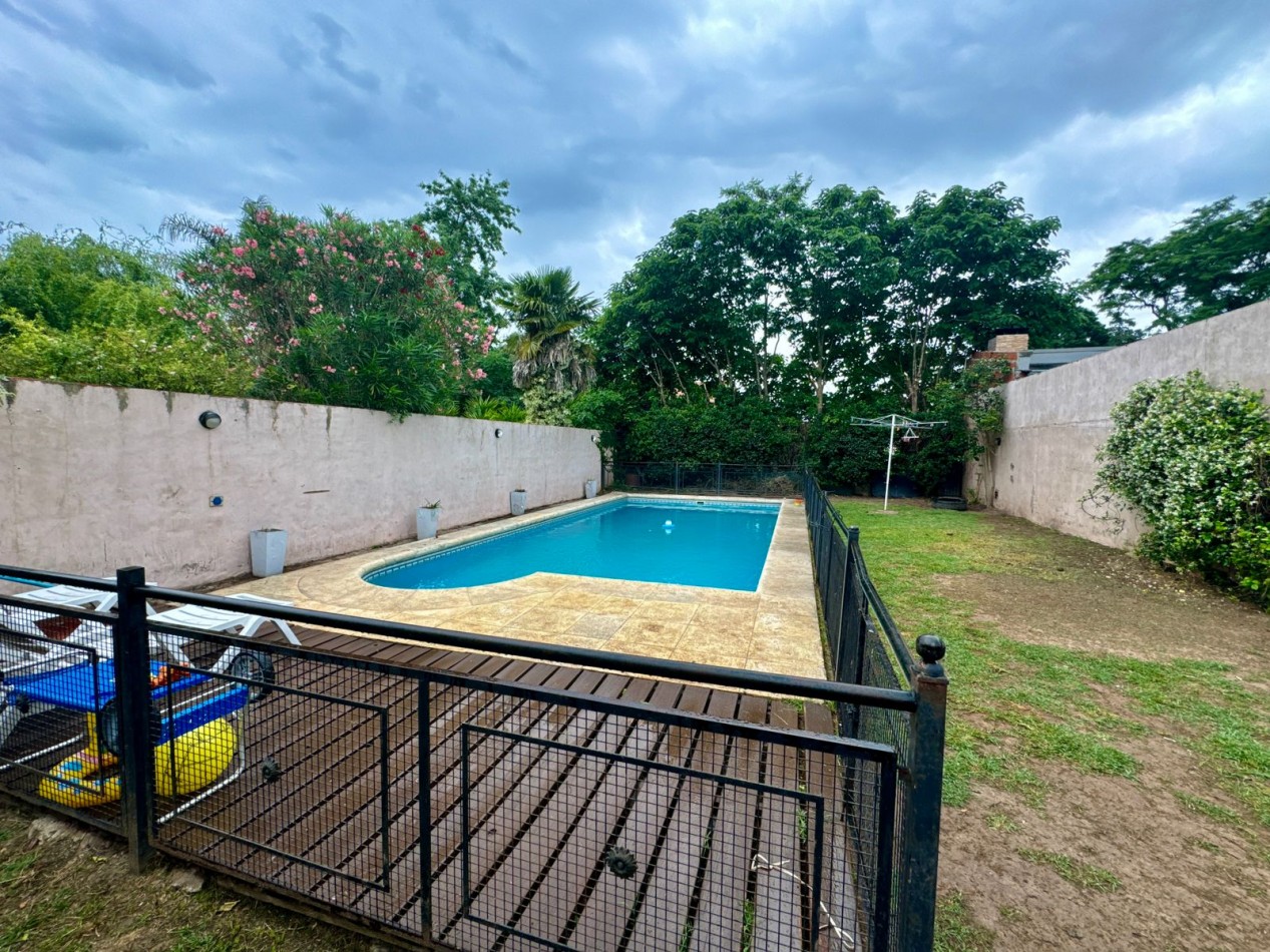 Se Vende Casa cuatro amb, con cochera, piscina (LOBOS)