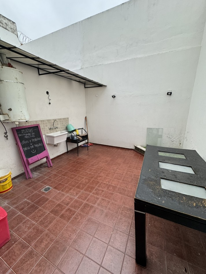 Se alquila PH dos ambientes, entrada independiente con cochera (Villa Lugano)