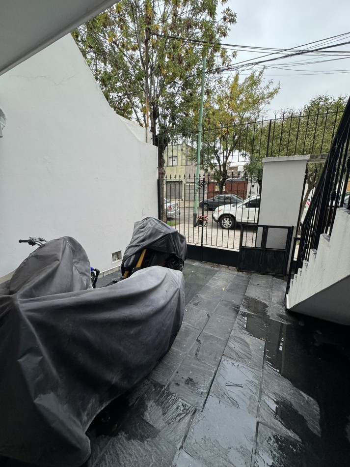 Se alquila PH dos ambientes, entrada independiente con cochera (Villa Lugano)