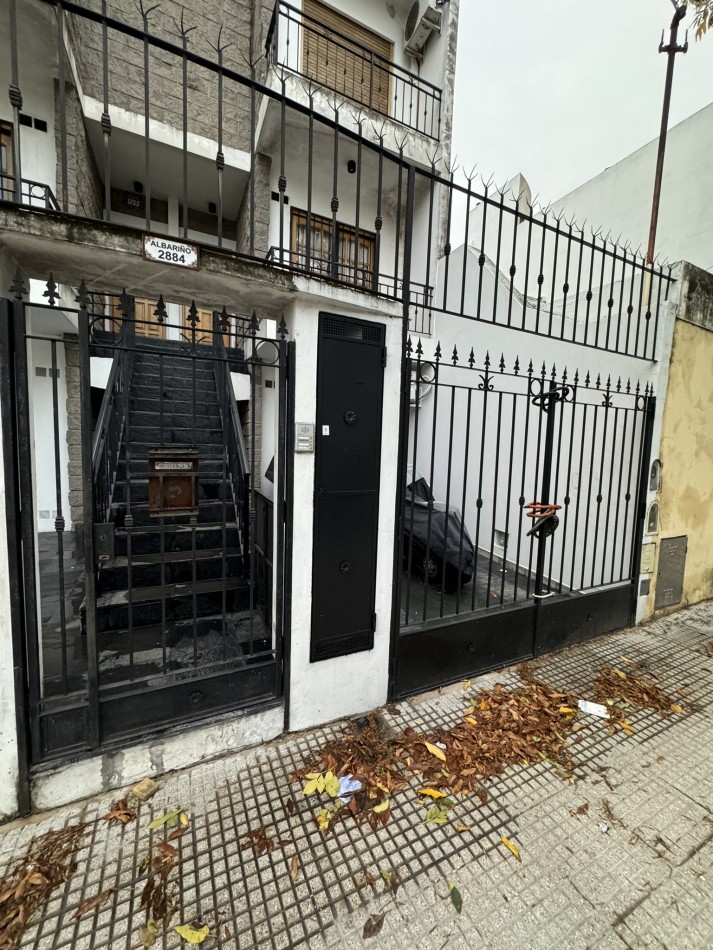Se alquila PH dos ambientes, entrada independiente con cochera (Villa Lugano)