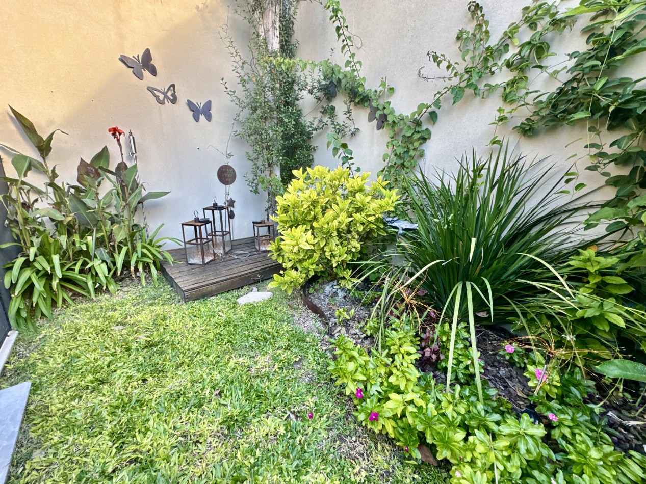 Se Vende Casa cuatro ambientes, con piscina (Para Exigentes) Villa Luzuriaga