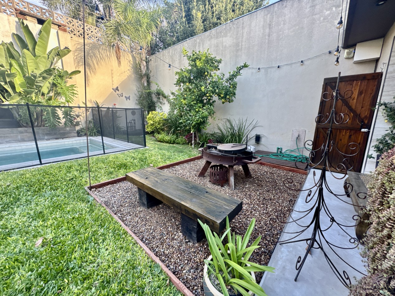 Se Vende Casa cuatro ambientes, con piscina (Para Exigentes) Villa Luzuriaga