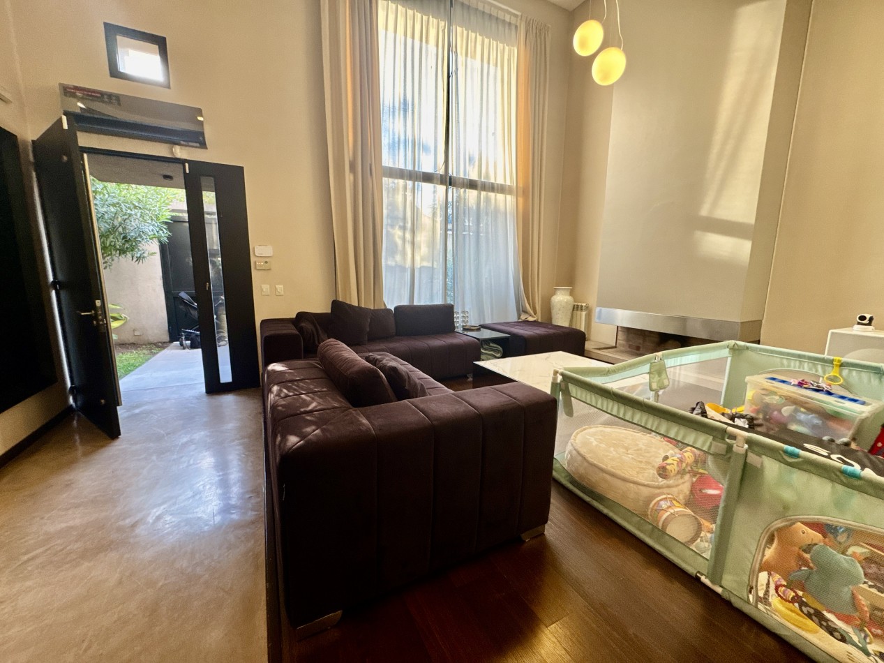 Se Vende Casa cuatro ambientes, con piscina (Para Exigentes) Villa Luzuriaga
