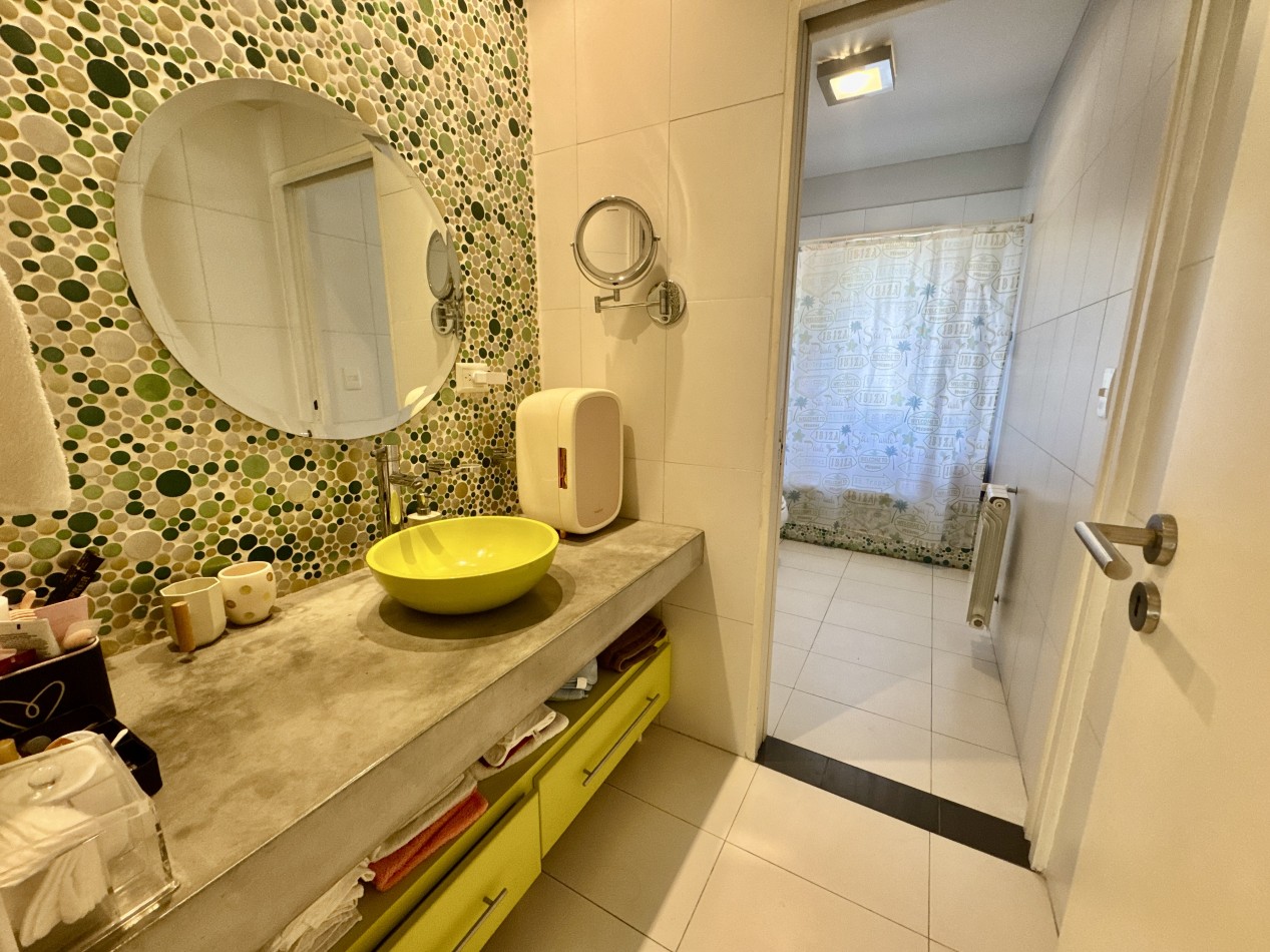 Se Vende Casa cuatro ambientes, con piscina (Para Exigentes) Villa Luzuriaga