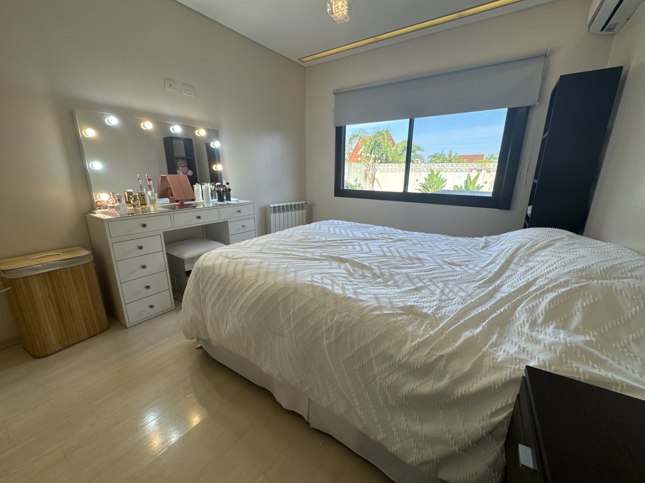 Se Vende Casa cuatro ambientes, con piscina (Para Exigentes) Villa Luzuriaga