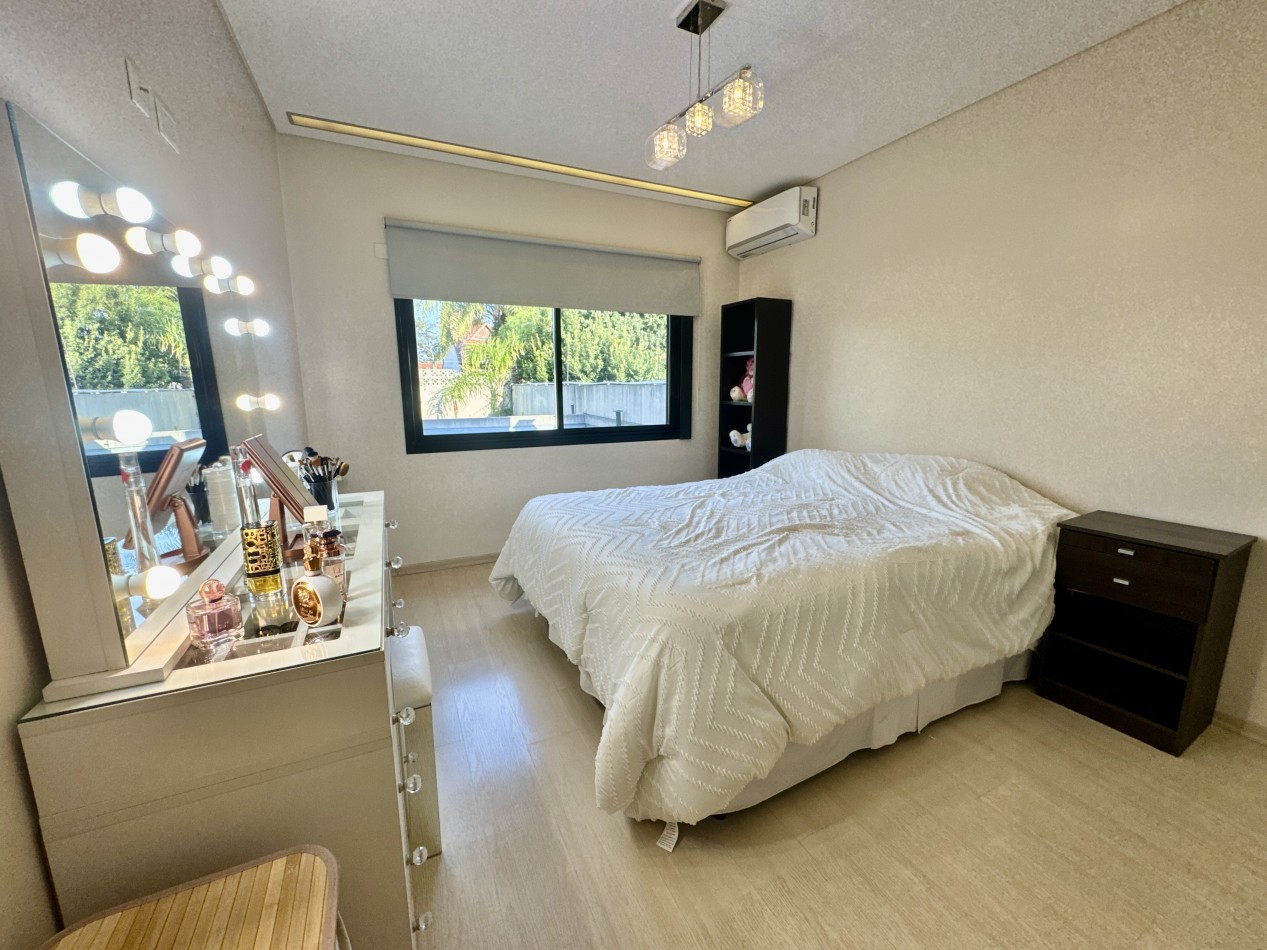 Se Vende Casa cuatro ambientes, con piscina (Para Exigentes) Villa Luzuriaga