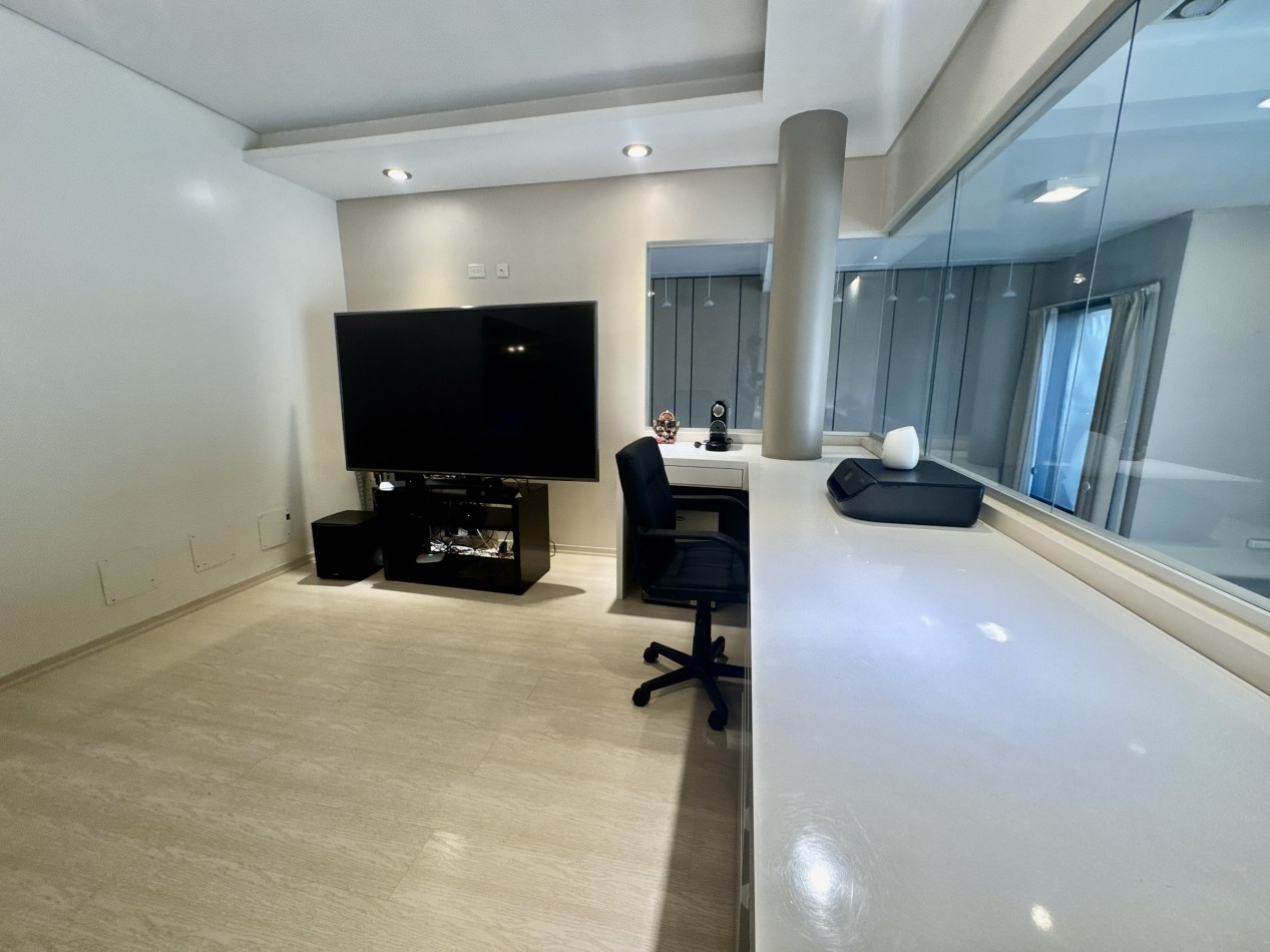 Se Vende Casa cuatro ambientes, con piscina (Para Exigentes) Villa Luzuriaga