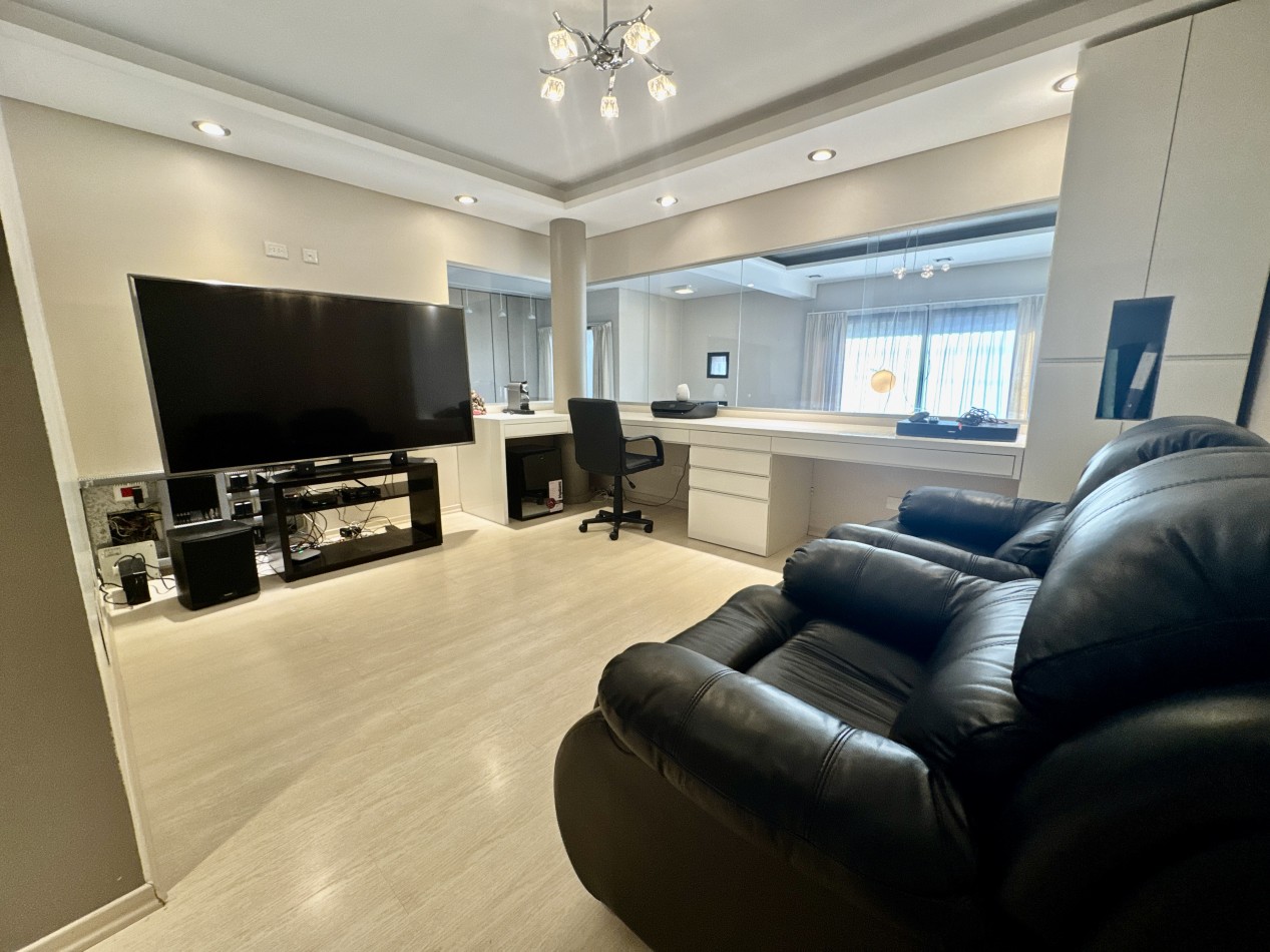 Se Vende Casa cuatro ambientes, con piscina (Para Exigentes) Villa Luzuriaga
