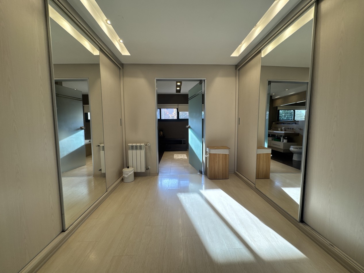 Se Vende Casa cuatro ambientes, con piscina (Para Exigentes) Villa Luzuriaga