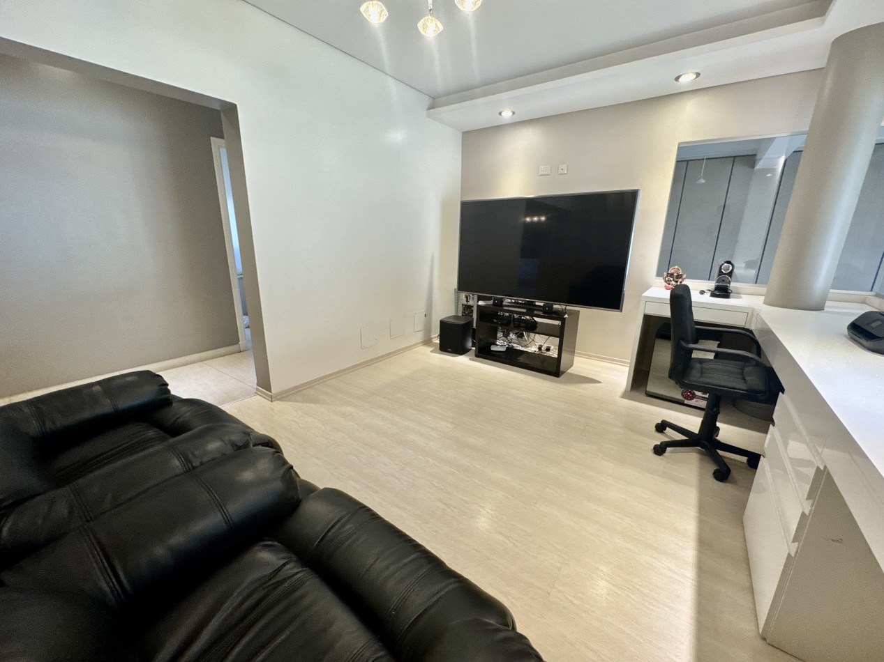 Se Vende Casa cuatro ambientes, con piscina (Para Exigentes) Villa Luzuriaga