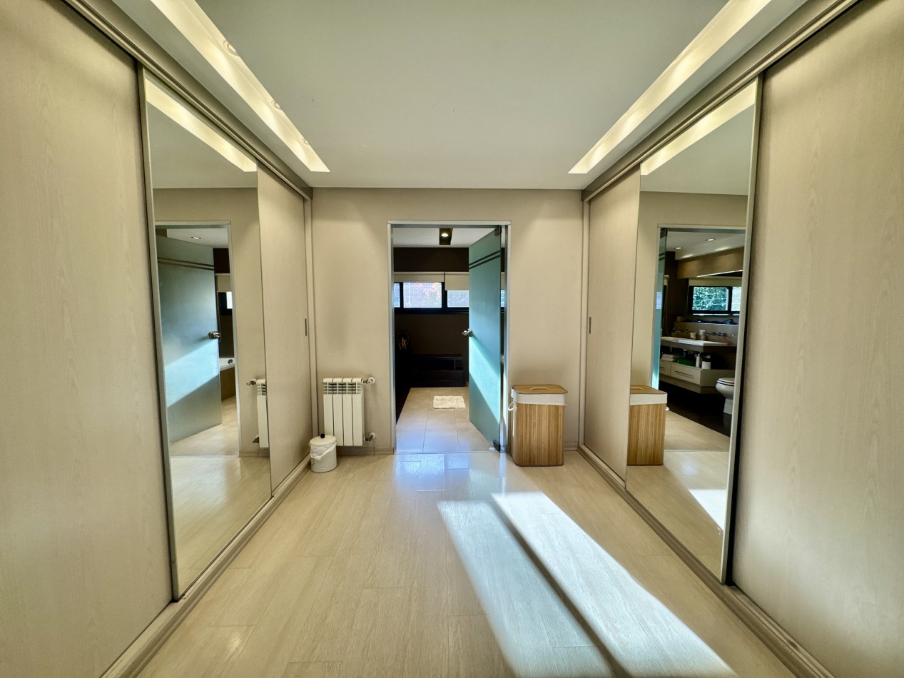 Se Vende Casa cuatro ambientes, con piscina (Para Exigentes) Villa Luzuriaga