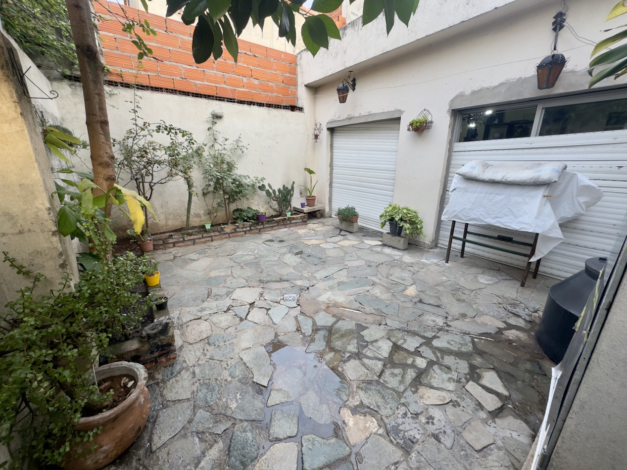 Se Vende Casa tres ambientes, con cochera doble(Villa Lugano)