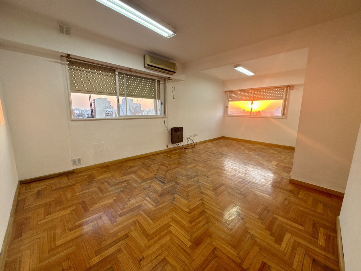 Se Vende Departamento cuatro ambientes (Monte Castro)