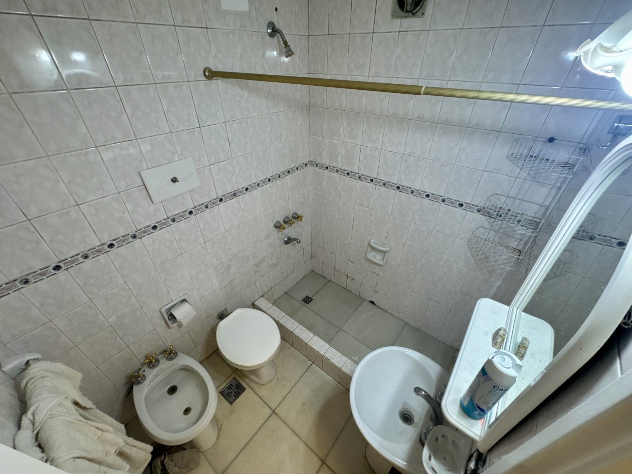 Se Vende Departamento cuatro ambientes (Monte Castro)