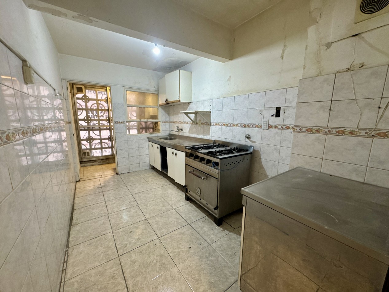 Se Vende Departamento cuatro ambientes (Monte Castro)
