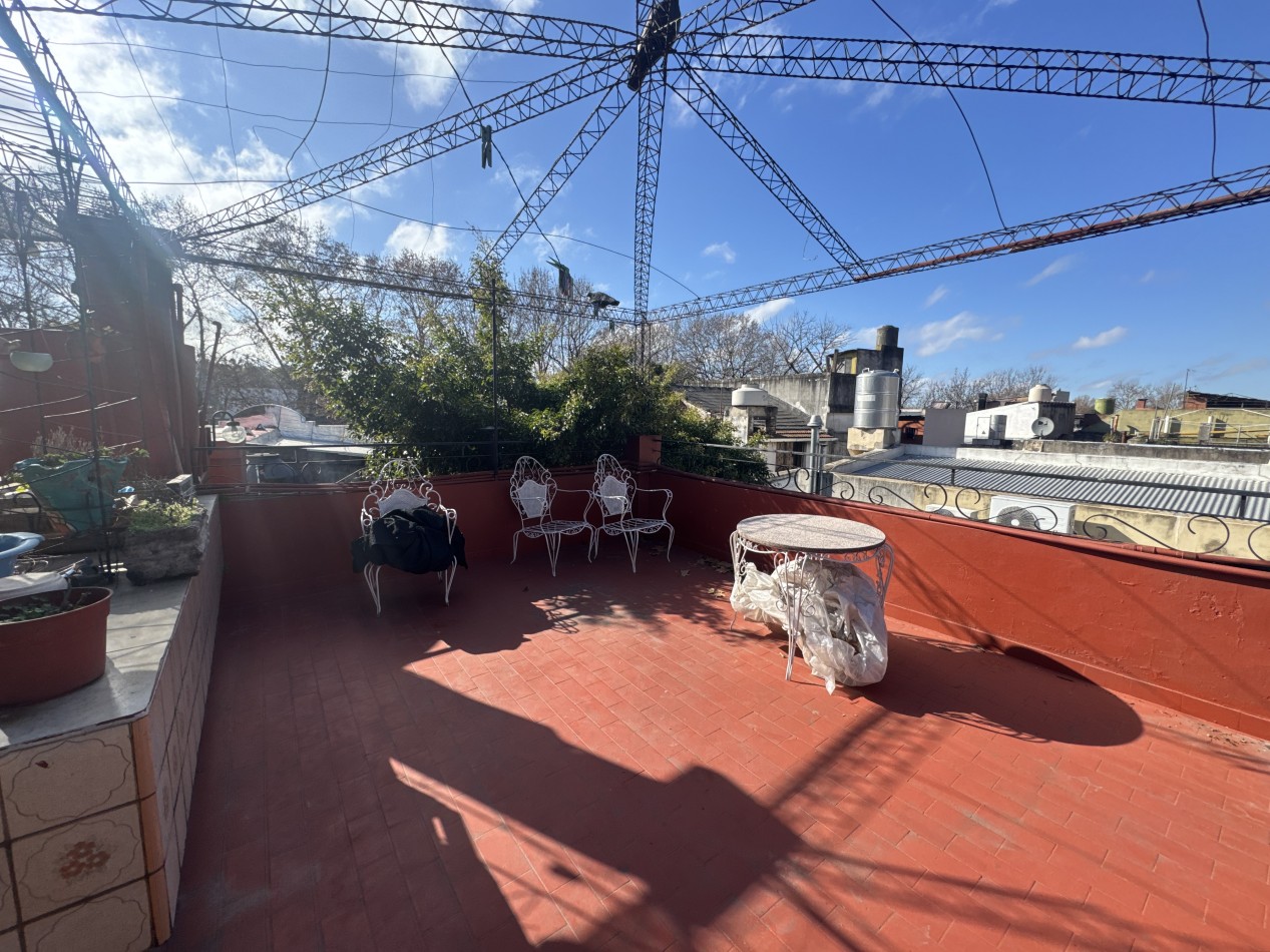 Se vende Casa en PH, primer piso, Cuatro ambientes (Flores)
