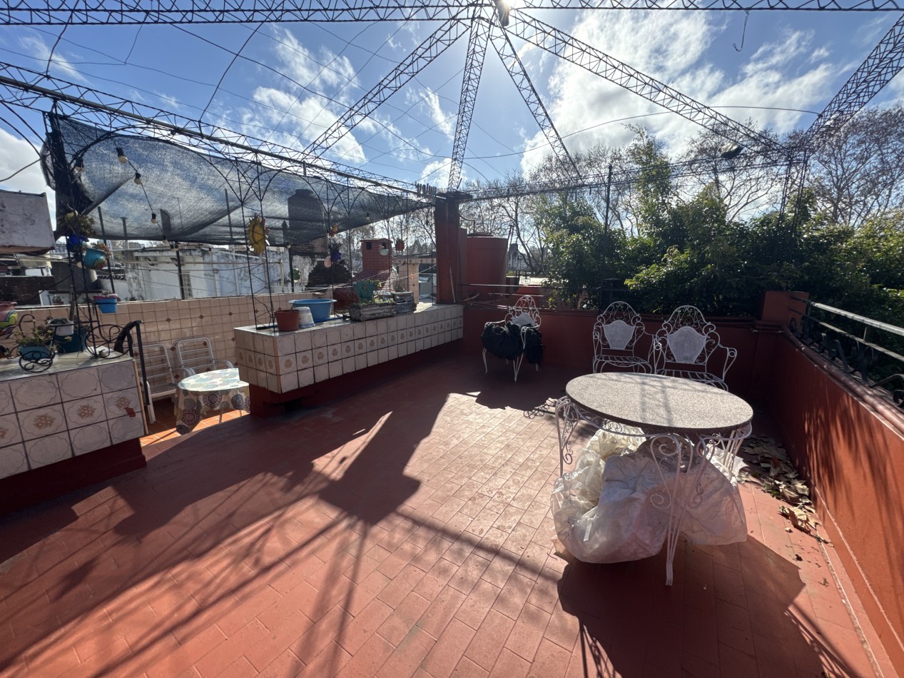 Se vende Casa en PH, primer piso, Cuatro ambientes (Flores)