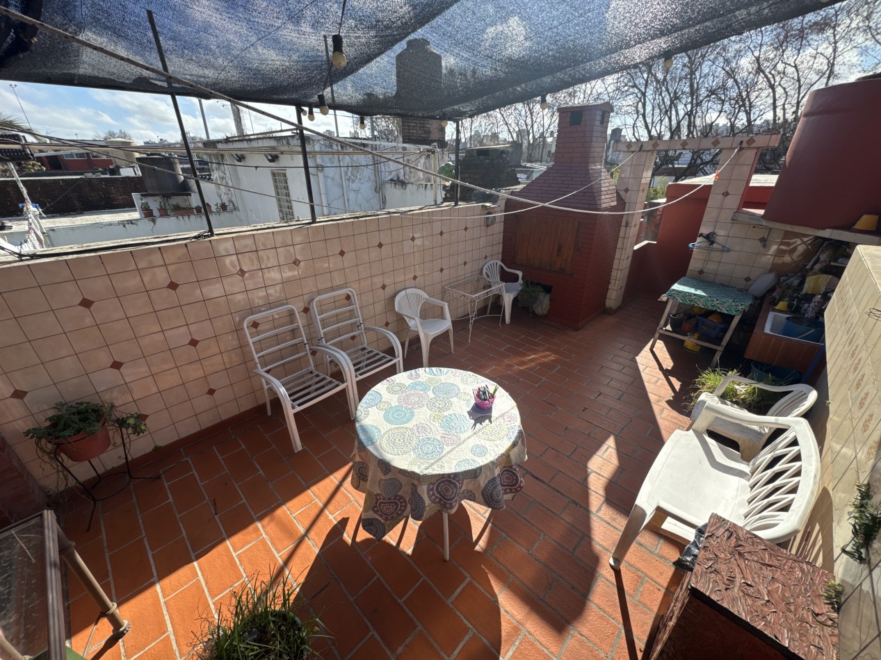 Se vende Casa en PH, primer piso, Cuatro ambientes (Flores)