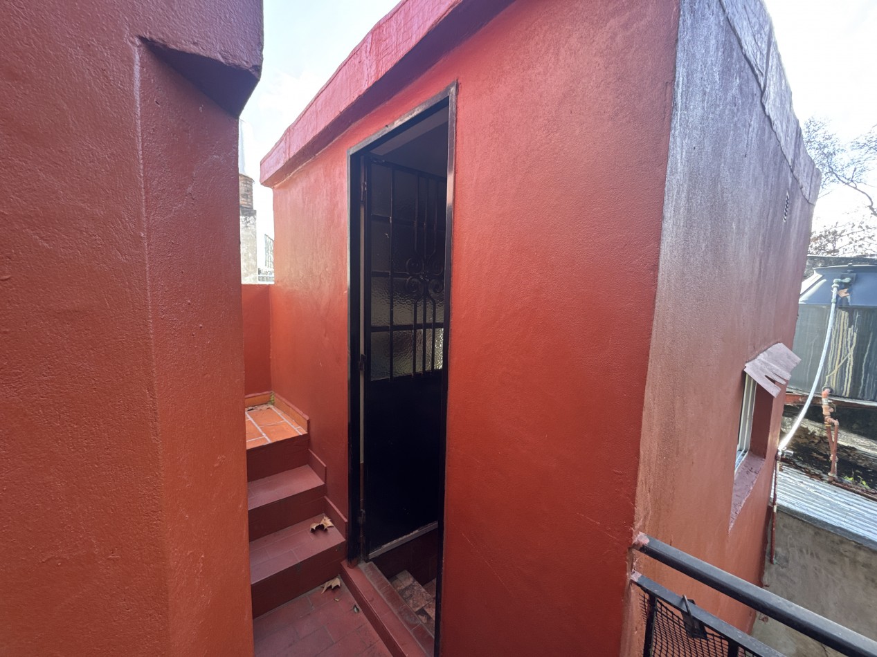Se vende Casa en PH, primer piso, Cuatro ambientes (Flores)