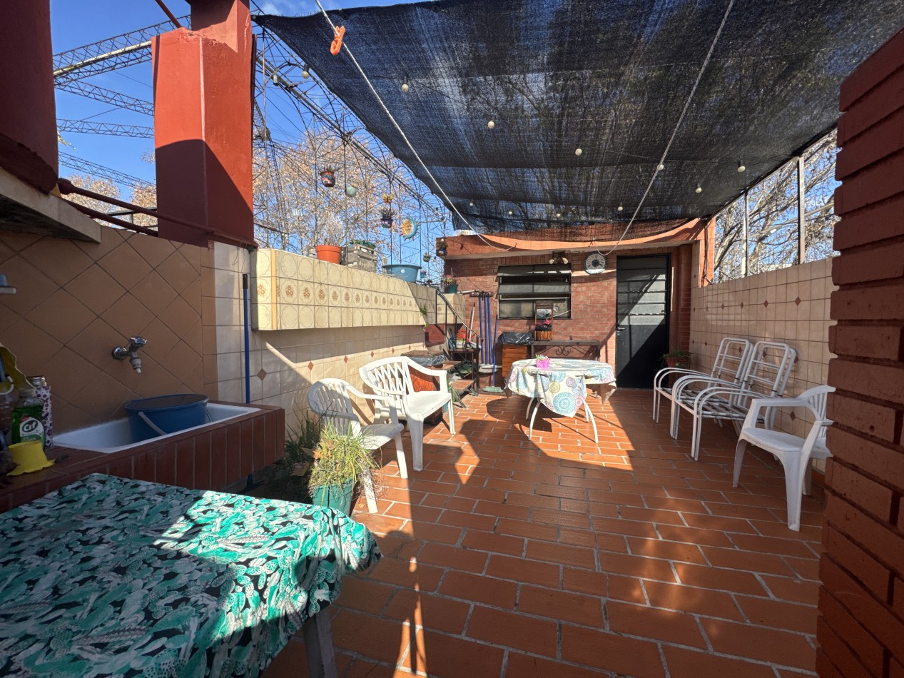 Se vende Casa en PH, primer piso, Cuatro ambientes (Flores)