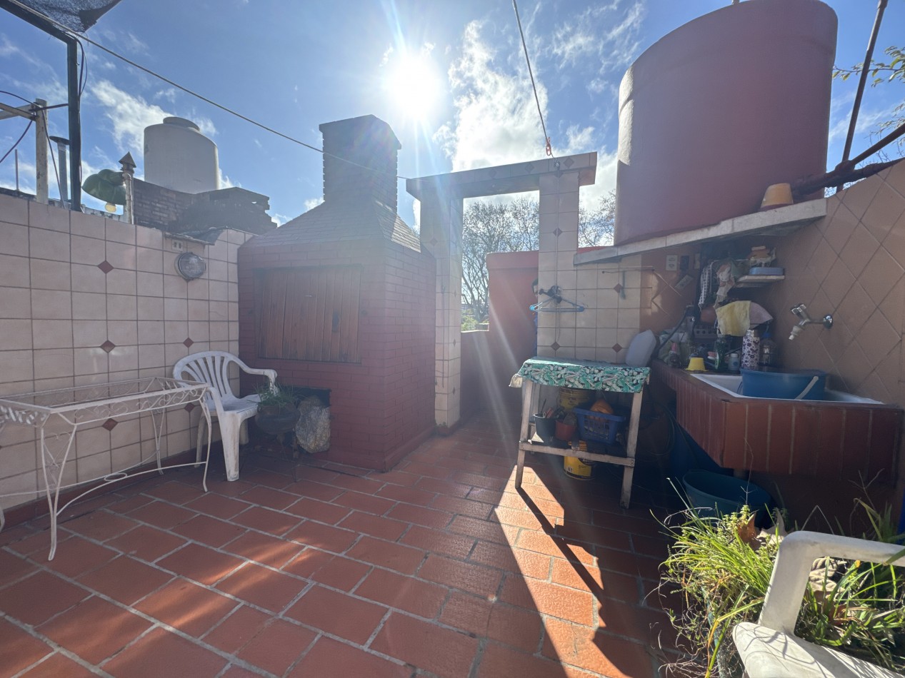Se vende Casa en PH, primer piso, Cuatro ambientes (Flores)