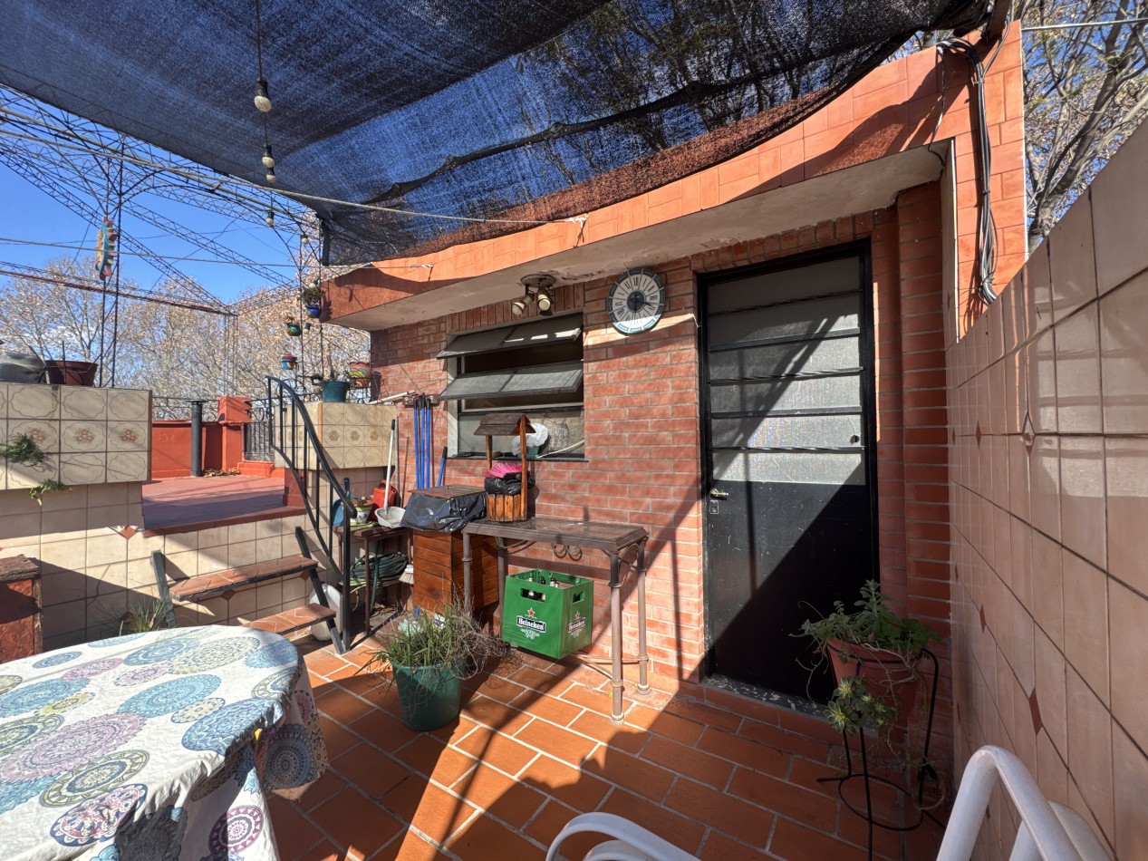 Se vende Casa en PH, primer piso, Cuatro ambientes (Flores)