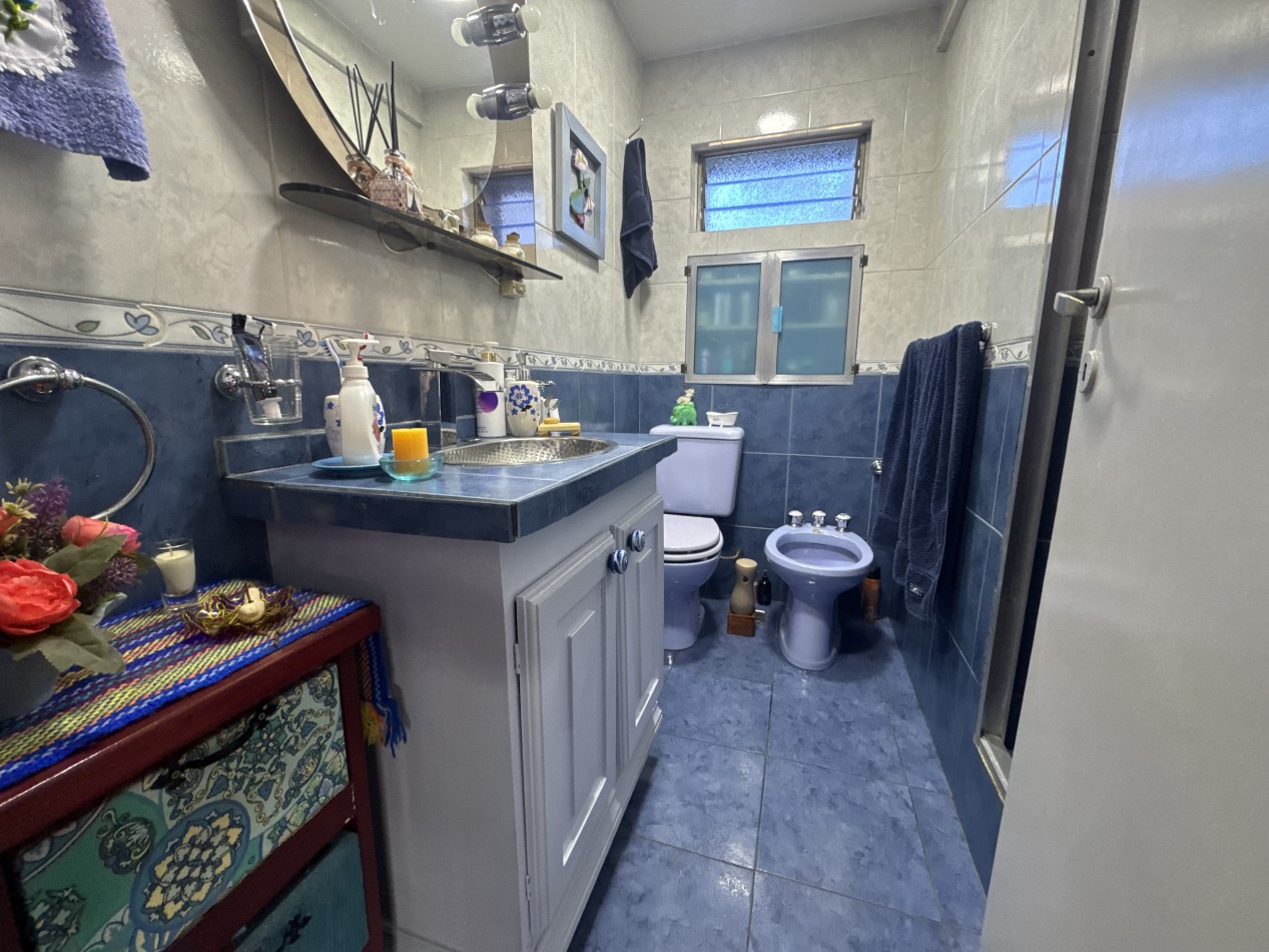 Se vende Casa en PH, primer piso, Cuatro ambientes (Flores)