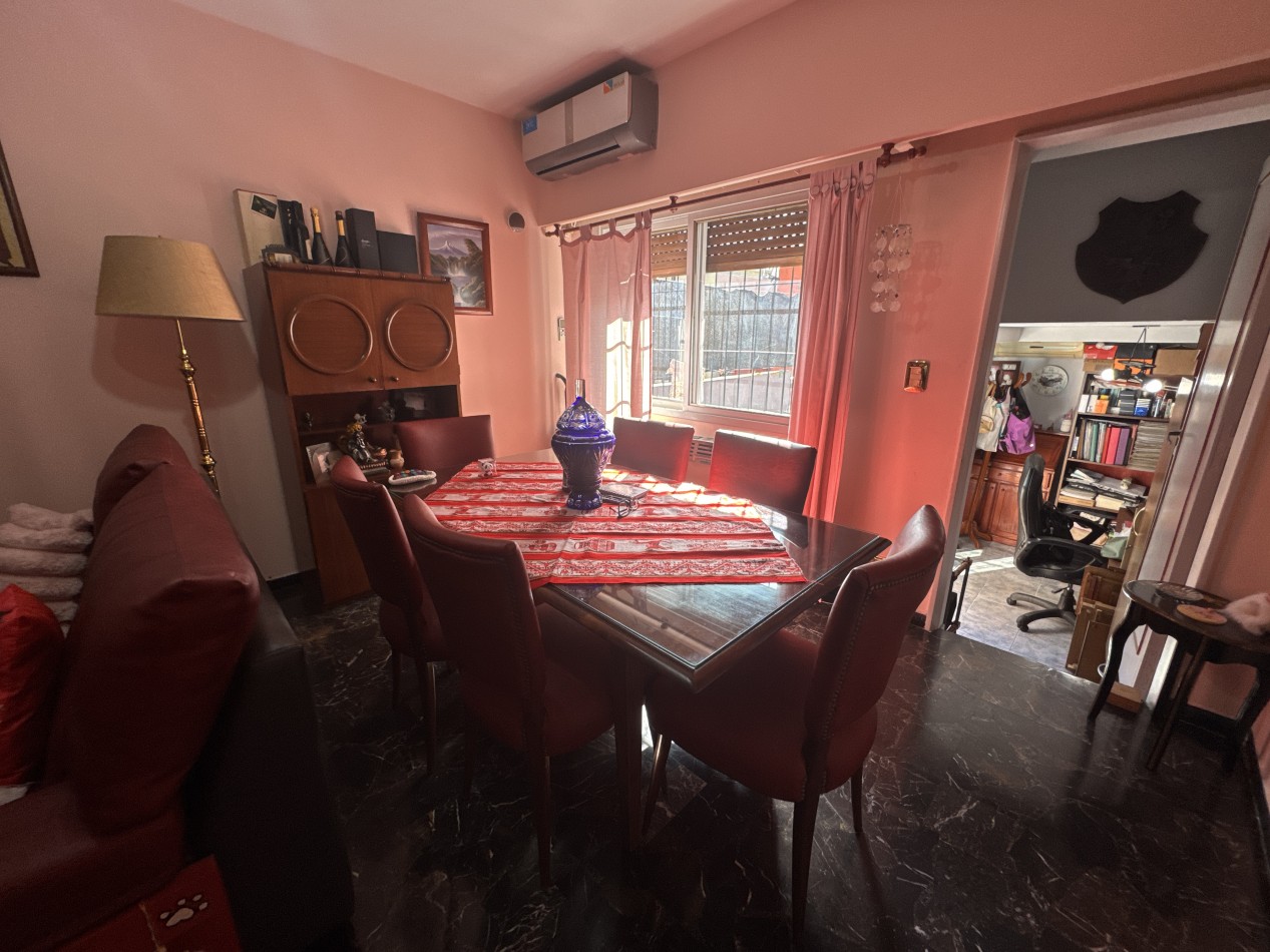 Se vende Casa en PH, primer piso, Cuatro ambientes (Flores)