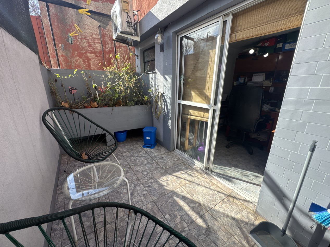 Se vende Casa en PH, primer piso, Cuatro ambientes (Flores)