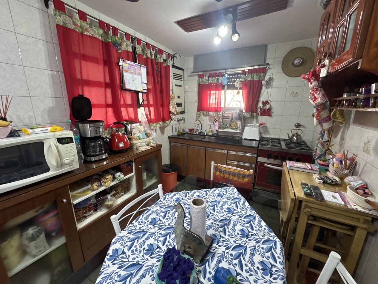 Se vende Casa en PH, primer piso, Cuatro ambientes (Flores)