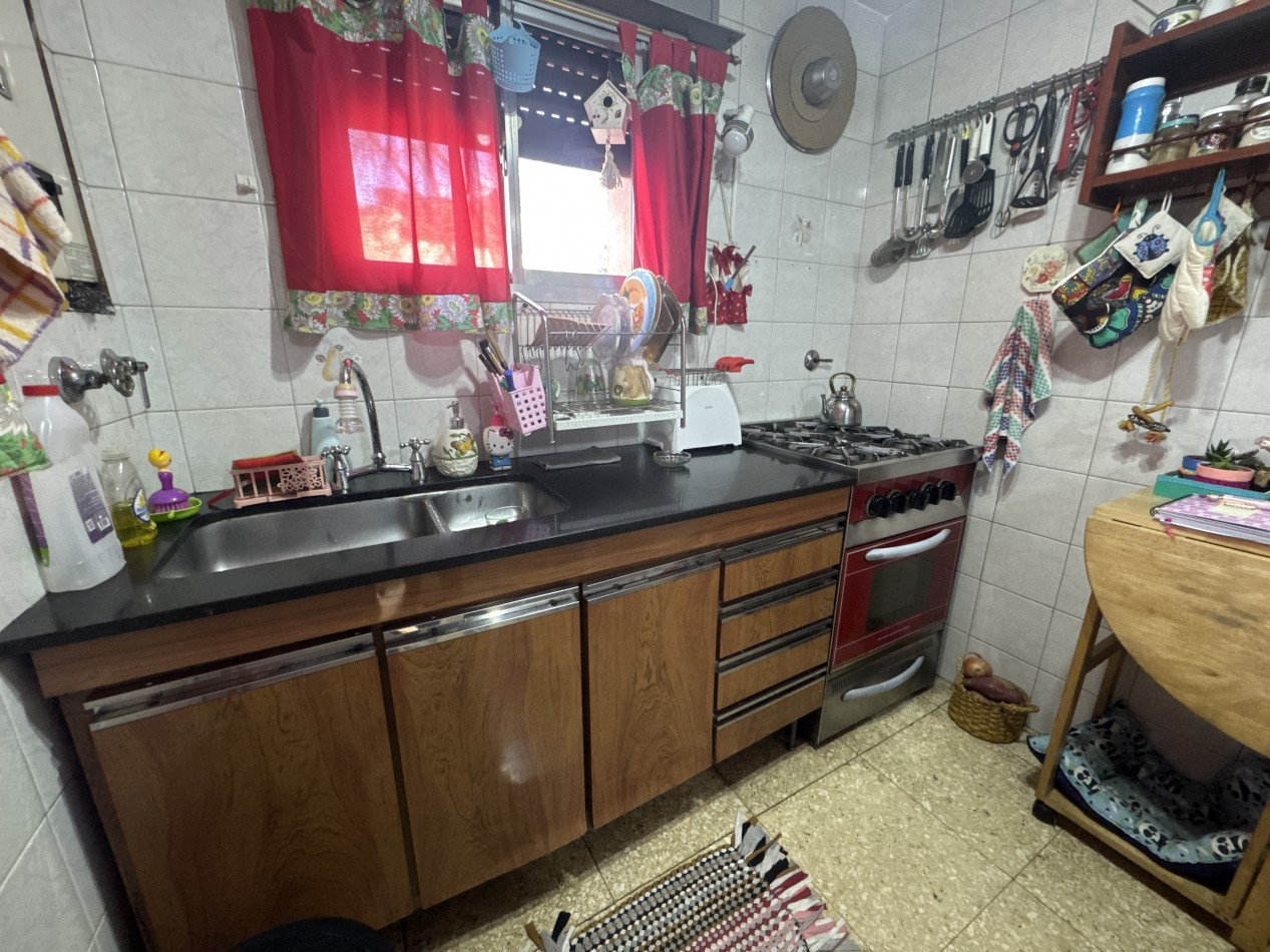 Se vende Casa en PH, primer piso, Cuatro ambientes (Flores)