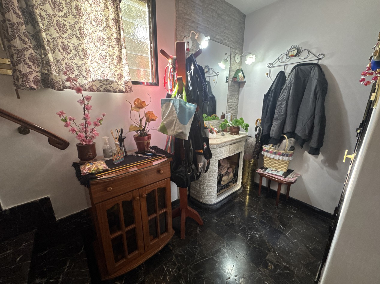 Se vende Casa en PH, primer piso, Cuatro ambientes (Flores)