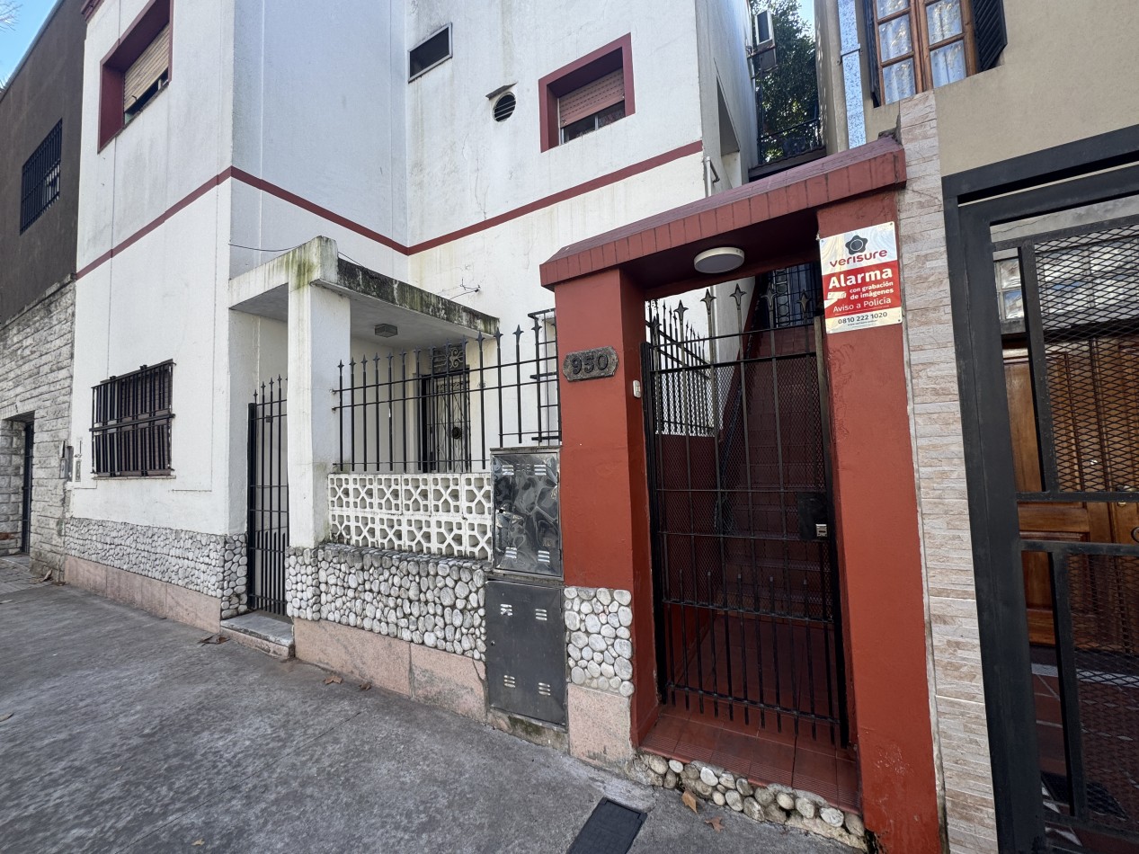 Se vende Casa en PH, primer piso, Cuatro ambientes (Flores)