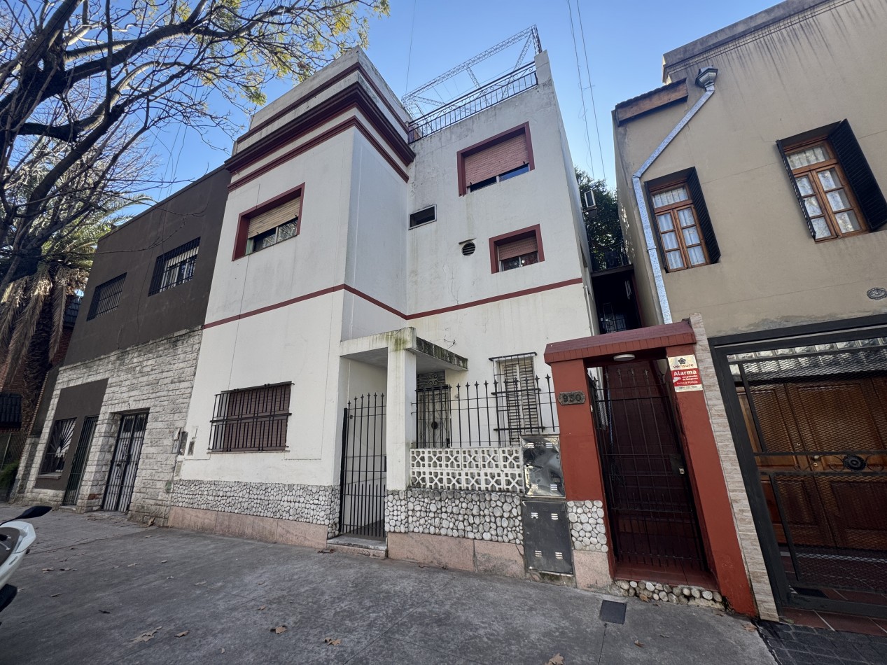 Se vende Casa en PH, primer piso, Cuatro ambientes (Flores)