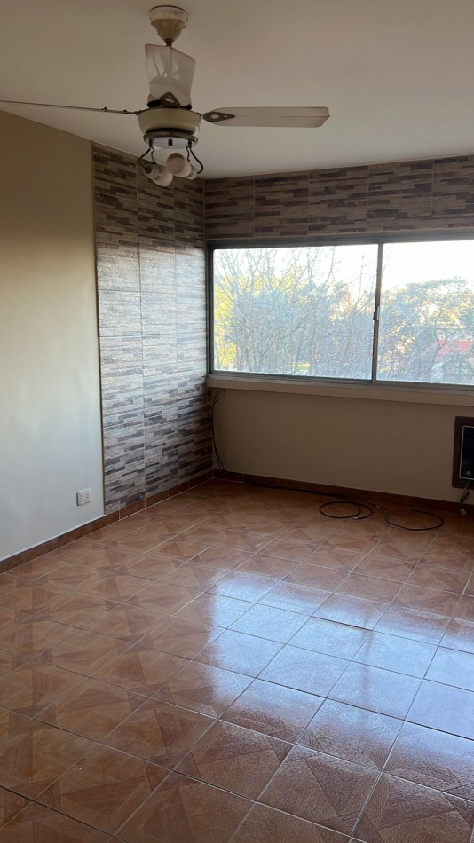 En Alquiler Departamento tres ambientes (Edificio 107)