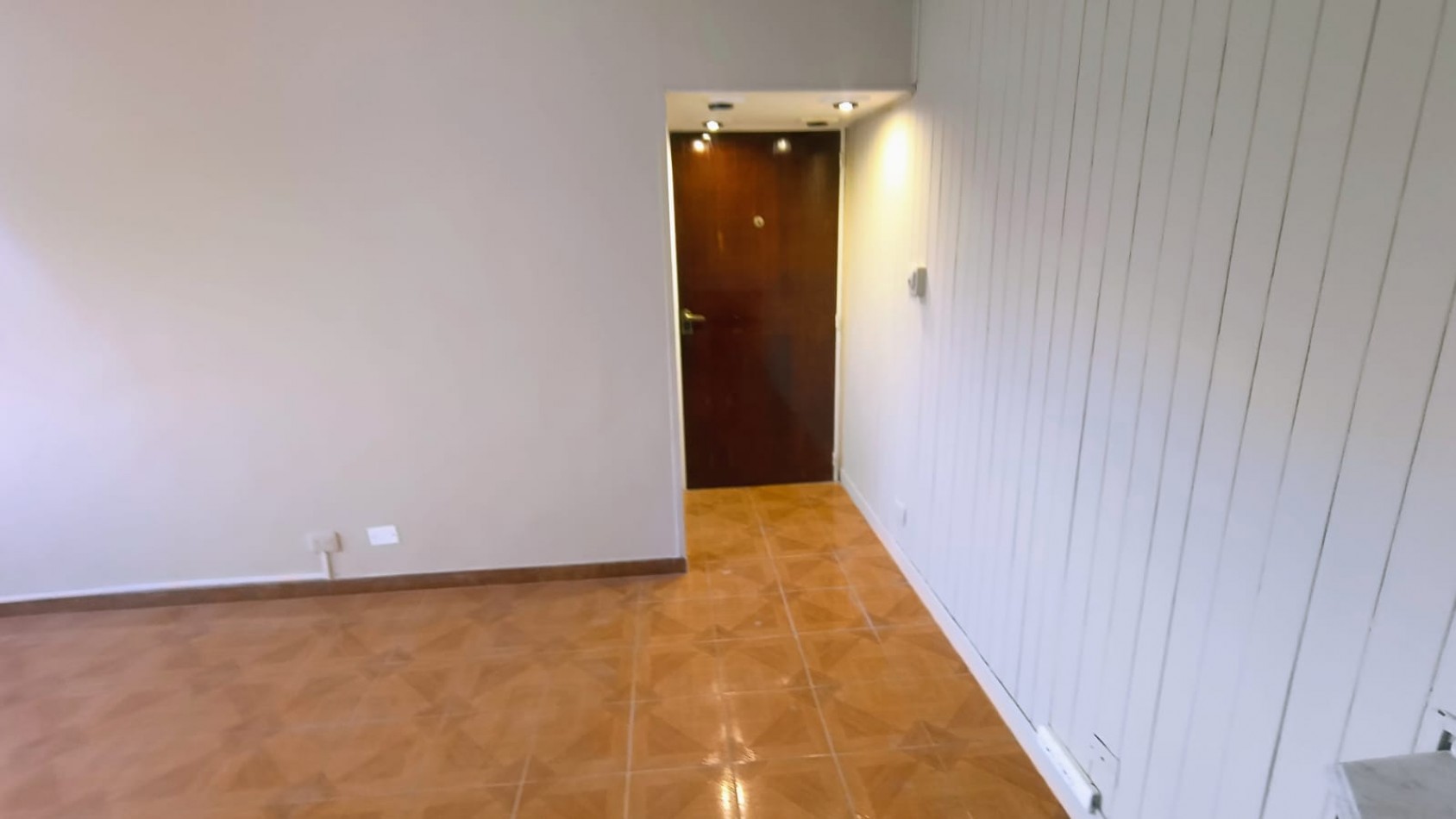 En Alquiler Departamento tres ambientes (Edificio 107)