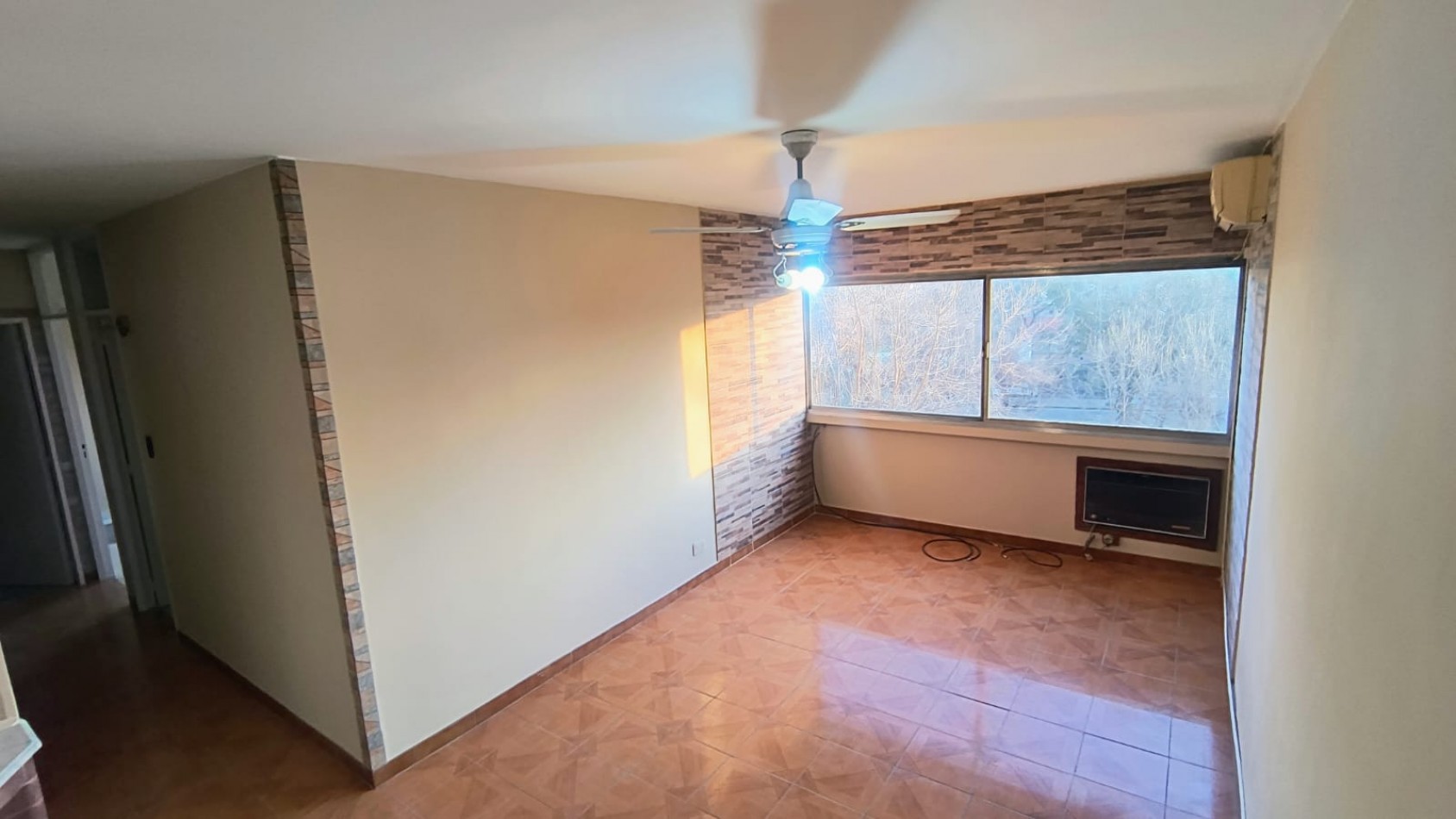 En Alquiler Departamento tres ambientes (Edificio 107)