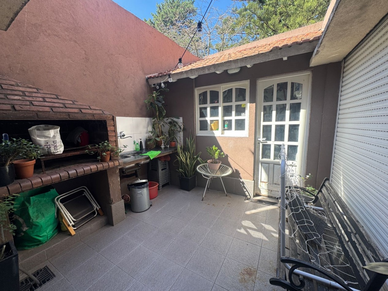 Se alquila ph contra frente Cuatro ambientes, con parrilla!! (villa lugano)