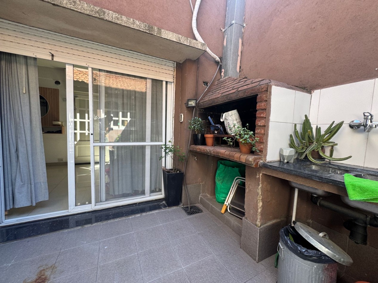 Se alquila ph contra frente Cuatro ambientes, con parrilla!! (villa lugano)