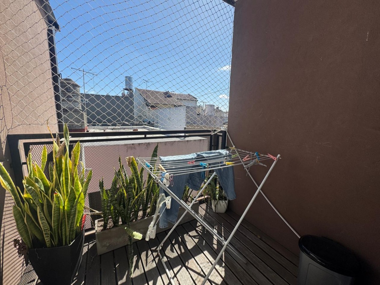 Se alquila ph contra frente Cuatro ambientes, con parrilla!! (villa lugano)