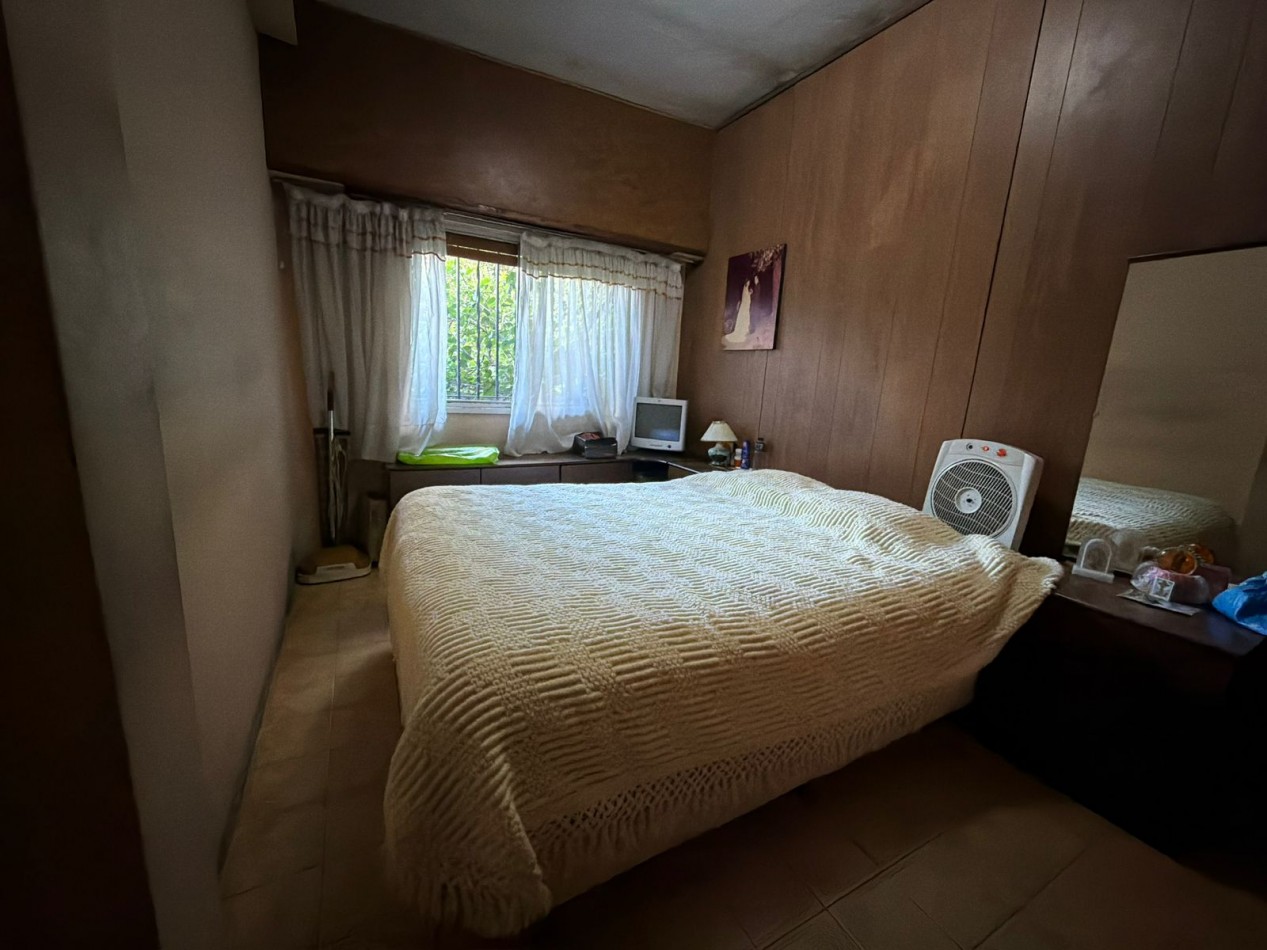 Se Vende Casa Cuatro ambientes, cochera doble (Lomas del Mirador)