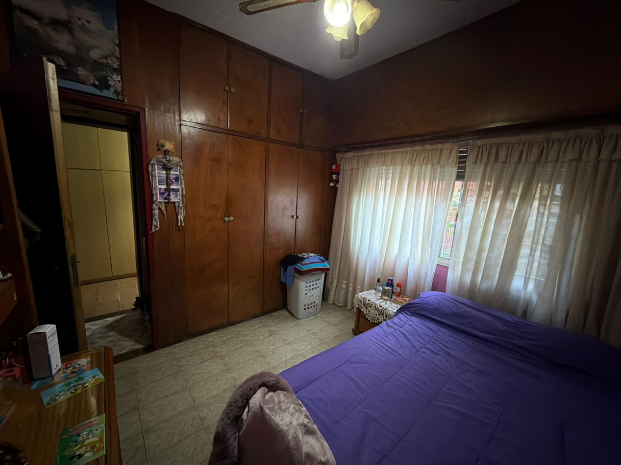 Se Vende Casa Cuatro ambientes, cochera doble (Lomas del Mirador)