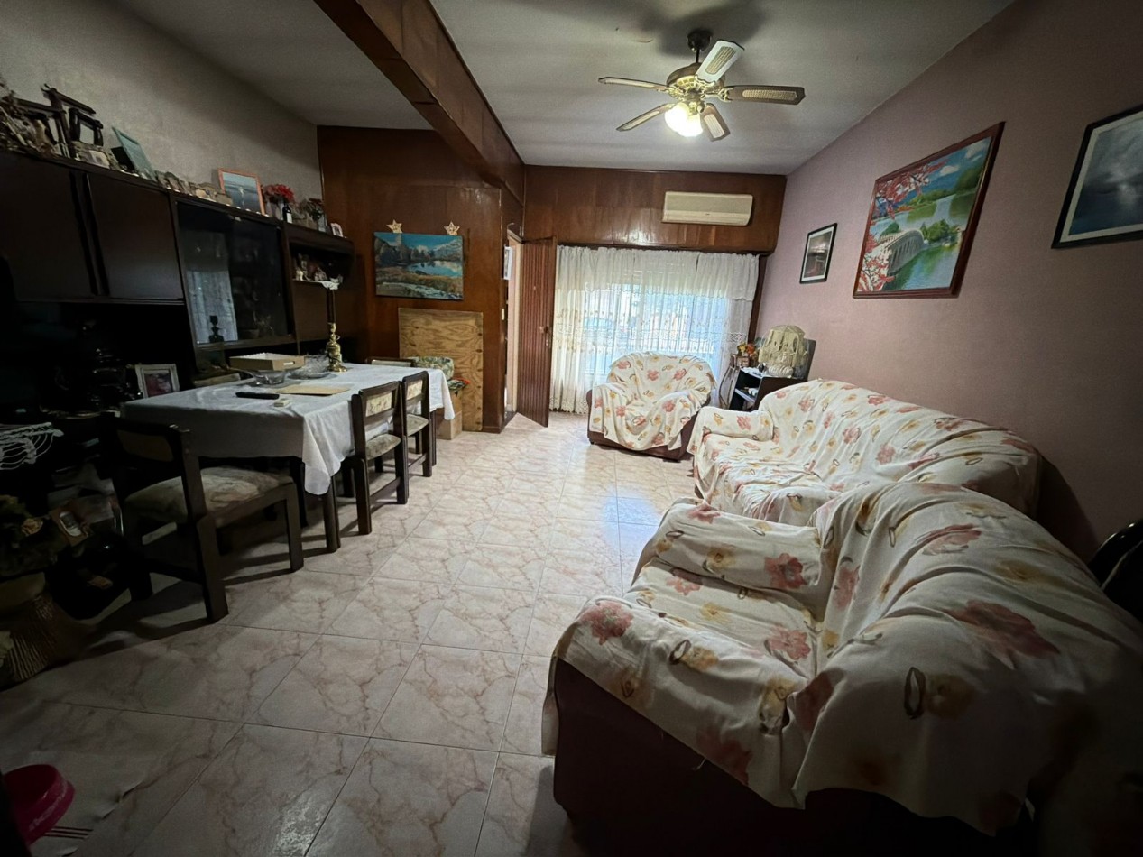 Se Vende Casa Cuatro ambientes, cochera doble (Lomas del Mirador)