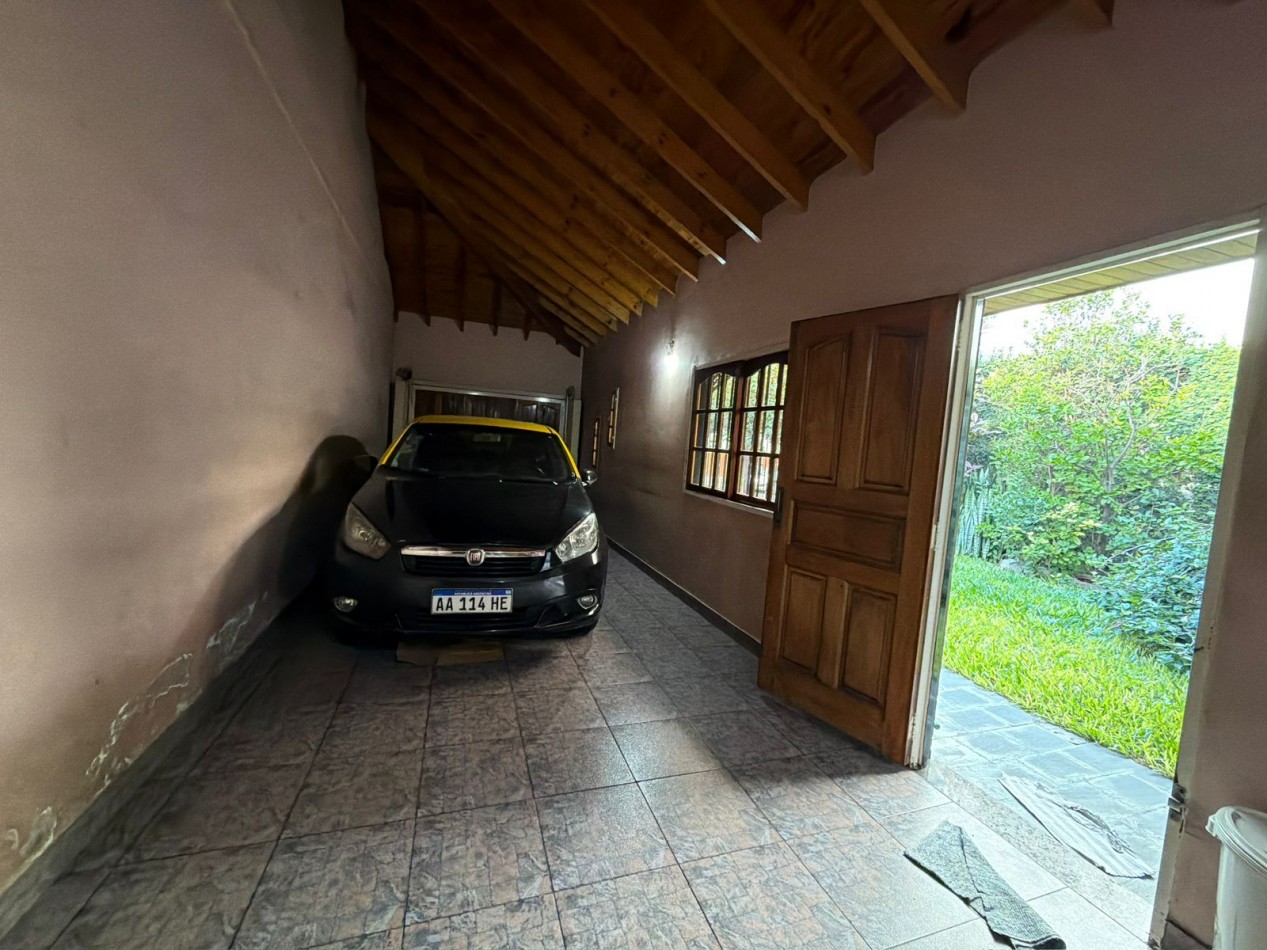 Se Vende Casa Cuatro ambientes, cochera doble (Lomas del Mirador)