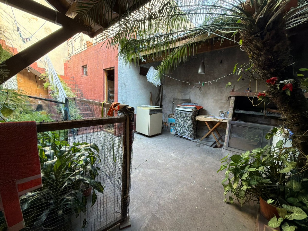 Se Vende Casa Cuatro ambientes, cochera doble (Lomas del Mirador)