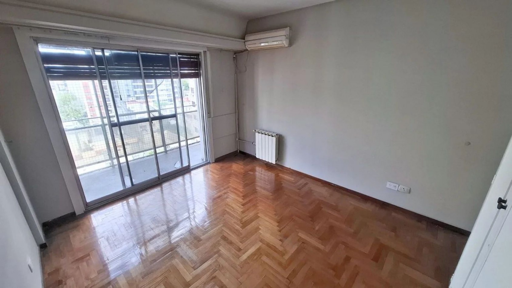 VENTA piso de 4 ambientes c/dependencia, avellaneda, balcon, espacio guardacoche, apto credito
